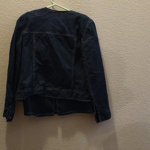 Julie Mitchell - Picture 3 of 6